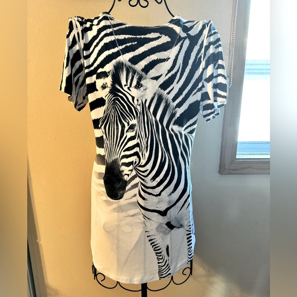 Bejeweled zebra top, size small - Picture 3 of 4